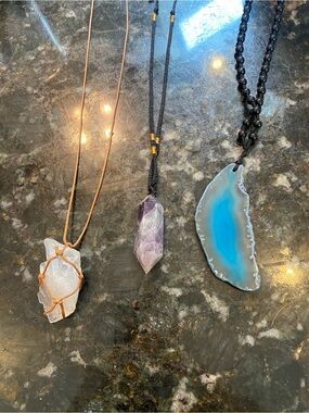 Source Unknown Blue Agate Slice Pendant Necklace with Black Cord